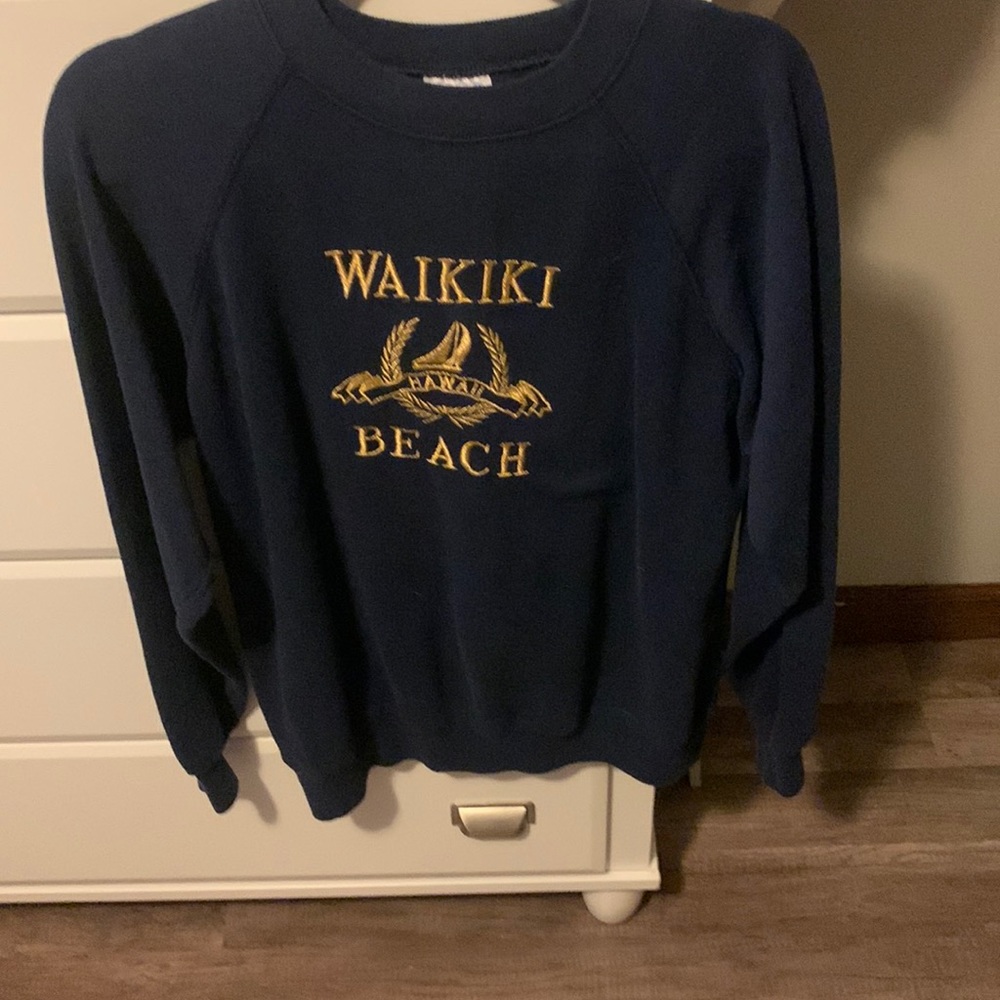 walking beach hawaii crew neck